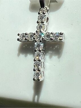 Sterling Silver Cross Pendant with DAZZLING Quality Moisannite Stones. MSRP $250